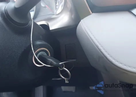 2015 Toyota Rav4 Le z USA, uszkodzony, nr VIN JTMZFREV9FD047818